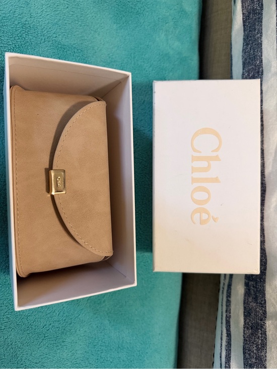 Chloe Women\'s Gray Oversized Sunglasses with Tan Suede Case